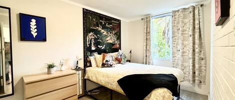 Bügeleisen/Bügelbrett, Reisekinderbett, kostenloses WLAN, Bettwäsche