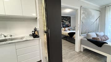 Iron/ironing board, travel cot, free WiFi, bed sheets