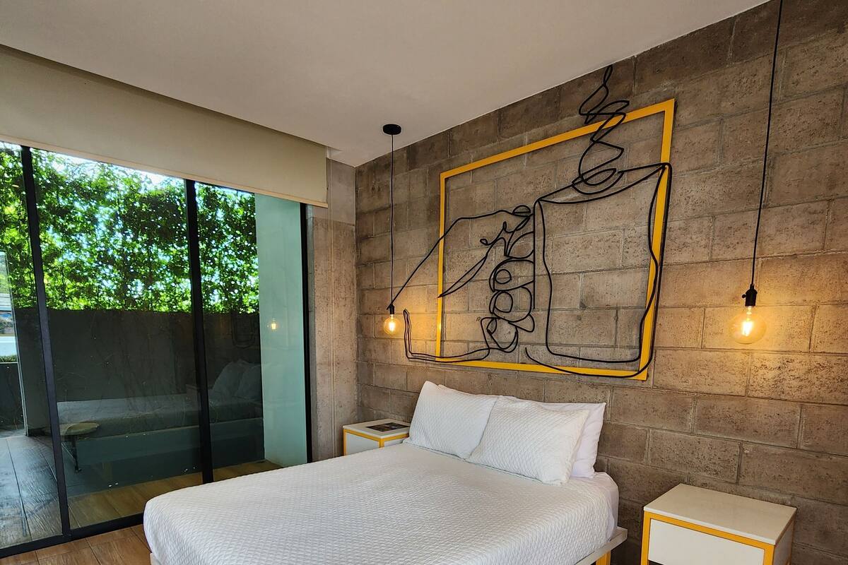 Kamar Deluks | Brankas dan Wi-Fi gratis