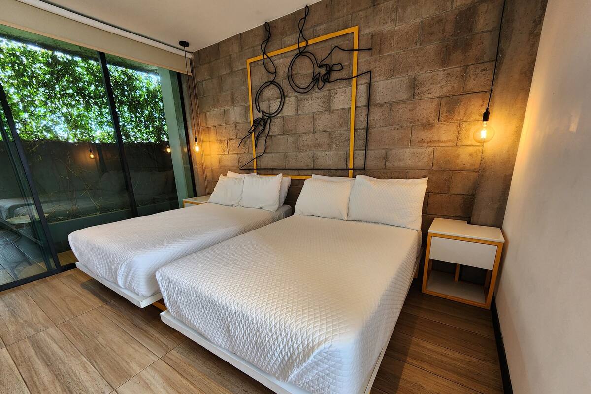 Kamar Double Standar | Brankas dan Wi-Fi gratis