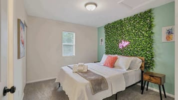 3 bedrooms, iron/ironing board, WiFi, bed sheets