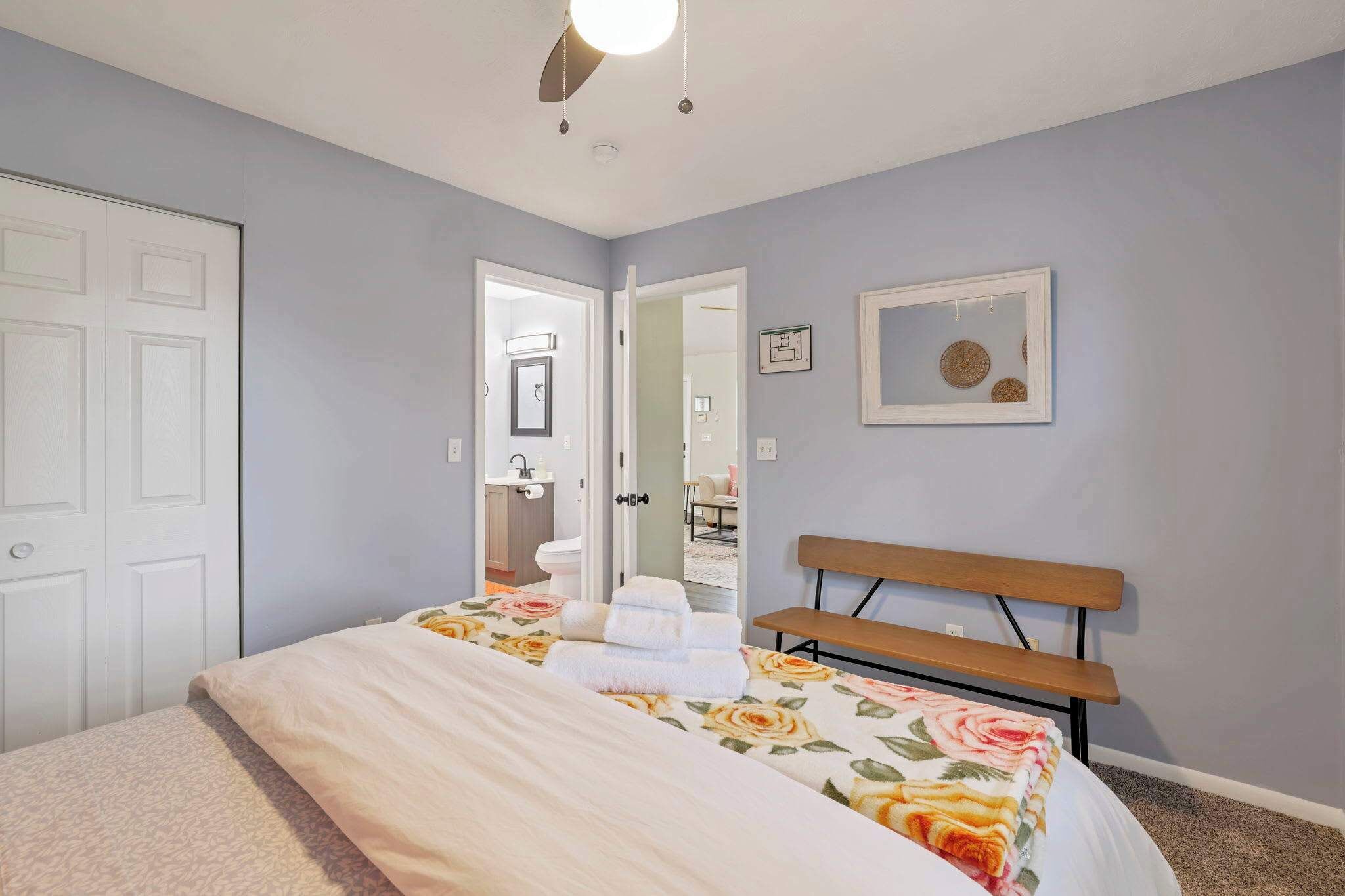 3 bedrooms, iron/ironing board, WiFi, bed sheets