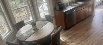 9 Miles from Liberty, Jet Ski Rental, 7 min from Paddle Boarding on the James
