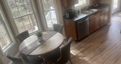 9 Miles from Liberty, Jet Ski Rental, 7 min from Paddle Boarding on the James