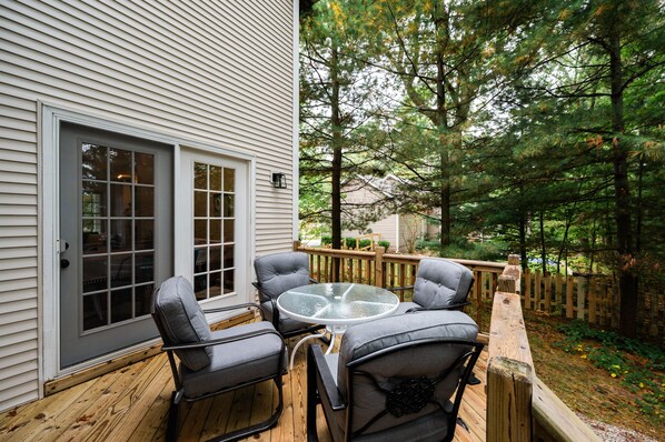 Outdoor dining - Gorgeous 2BDR Home near Downtown (Traverse City)