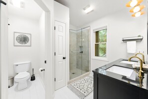 Luxury House | Bathroom - Gorgeous 2BDR Home near Downtown (Traverse City)