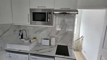 Fridge, microwave, stovetop, electric kettle