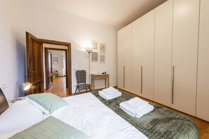 2 chambres, fer et planche à repasser, Wi-Fi, draps fournis