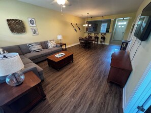 Living area - Lake Side Condo Getaway (Santee)