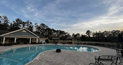 Lake Side Condo Getaway