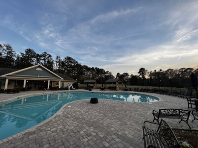 Lake Side Condo Getaway