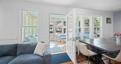 What a Lake View!! Lakeside cottage inside gates. Golf cart & linens included.