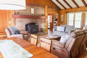 Smart TV - Nostalgia, Privacy in the Mountains, Comfortable (Goshen)