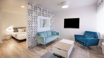 Suite, 1 King Bed, Kitchen | Free WiFi