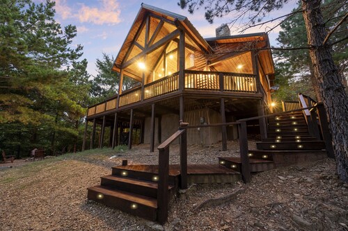 Secluded Family Fun! Mountain Cabin w/ PoolTable, HotTub, Firepit, Spa BathTub