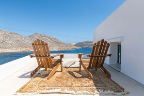 Terrace/patio - The ultimate island retreat with our Premium Nest Suite. (Ormos Panormou)