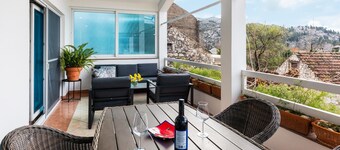 Amazing home in Desne