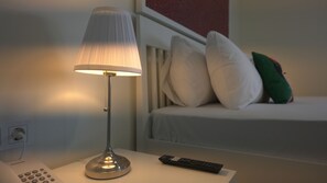 Ropa de cama de alta calidad y minibar con artículos gratuitos 