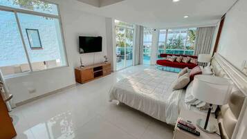 6 bedrooms, iron/ironing board, WiFi, bed sheets