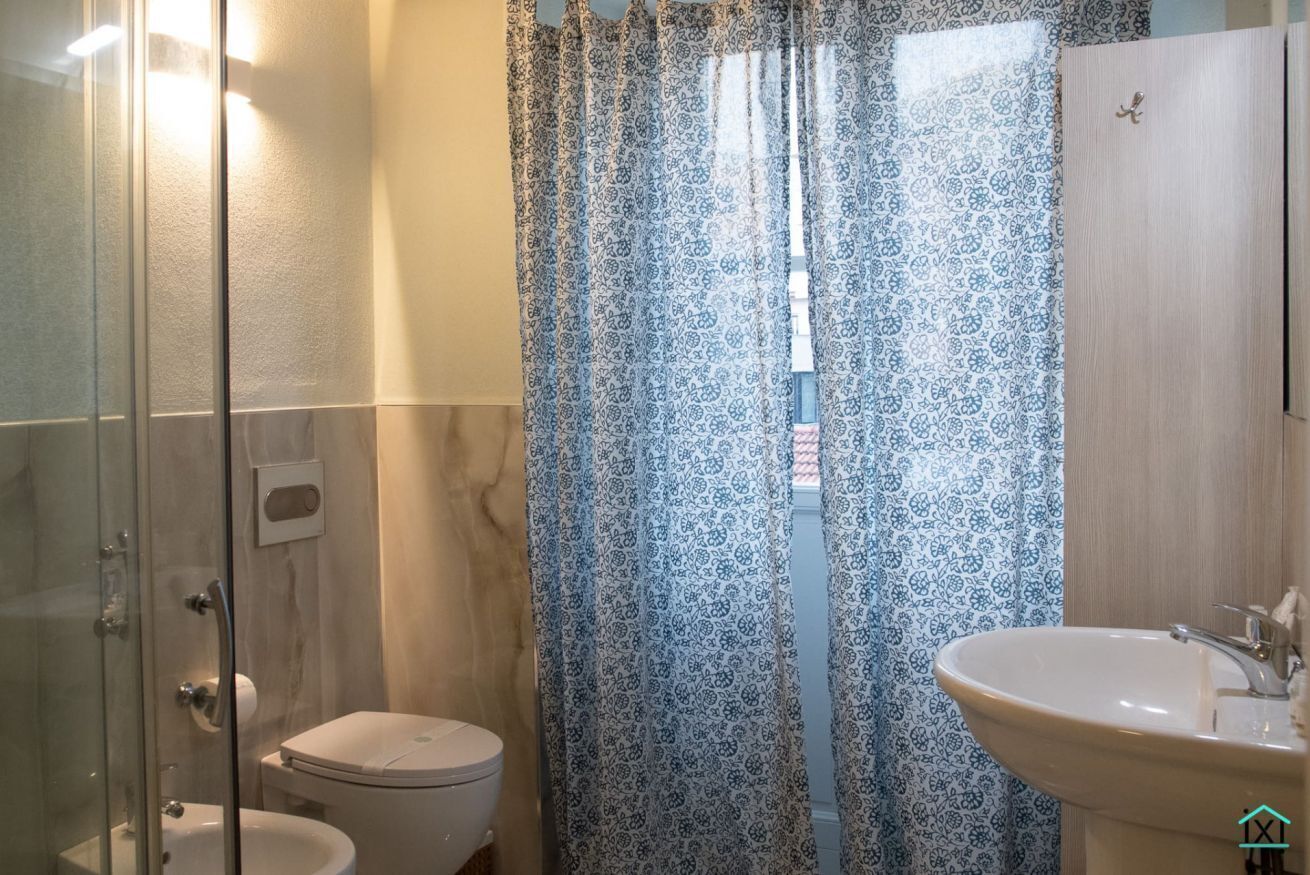Dusche, Haartrockner, Bidet, Handtücher