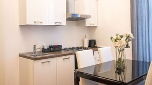 茶具/咖啡用具、冰箱、微波炉、烤箱