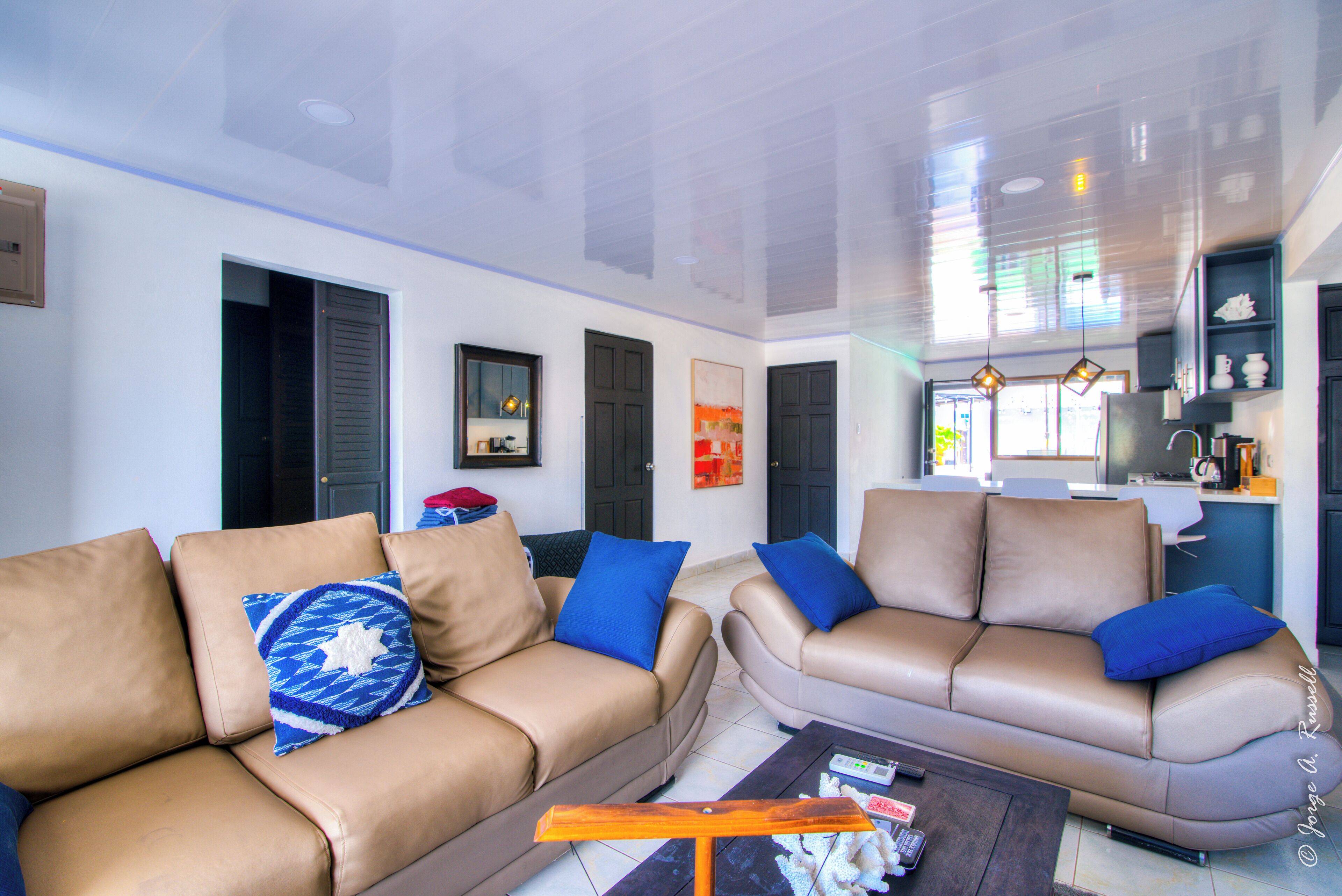 Una Smart TV, un reproductor estéreo