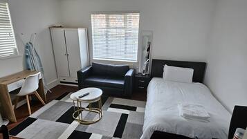 1 bedroom, desk, iron/ironing board, free WiFi