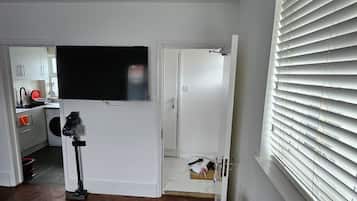 1 bedroom, desk, iron/ironing board, free WiFi