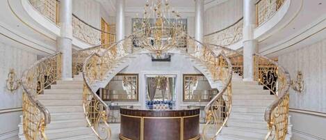 المنشأة من الداخل