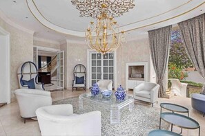 Ferienhaus, 4 Schlafzimmer, eigener Pool | Wohnzimmer