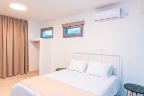 1 bedroom, WiFi, bed sheets - Cocoon Superior Suite / Sea view Suite  with private Veranda   (Ormos Panormou)