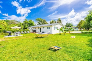 Terrace/patio - Miami Casa Tropical Sunny Oasis 2BR & Office (Biscayne Park)