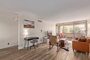 智能电视、壁炉、桌上足球、乒乓球