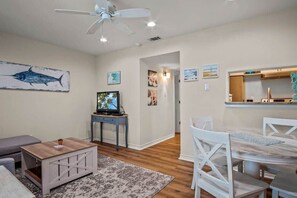 Een televisie en een kantoor