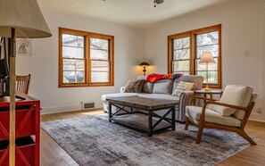 Smart TV - Sage Creek Hacienda - located in downtown Cody; sleeps 5! (Cody)