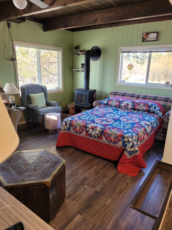 1 bedroom, desk, iron/ironing board, free WiFi