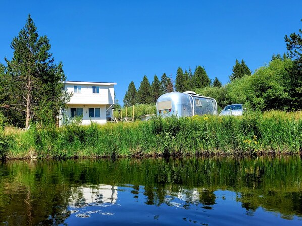 Exterior - Cozy cottage with river access and great outdoor adventures (La Pine)