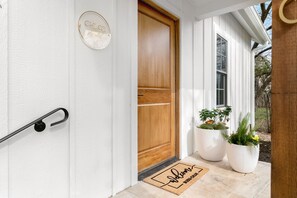 Exterior detail - Bijou: Chloe | Luxury Cottage | Plunge Pool | Full Kitchen (Fredericksburg)