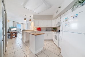 Fridge, microwave, oven, stovetop - GULF-FRONT, PRIVATE BALCONY, ALL THE AMENITIES! (Orange Beach)