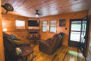 Smart TV, video games, books, stereo - Twisted Norma’s on OHV route.  Brimstone, TWRA & Windrock with no trailering! (Huntsville)