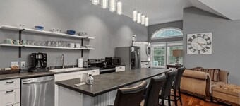 Peaceful Retreat with Stunning Mountain Views for Unforgettable Memories