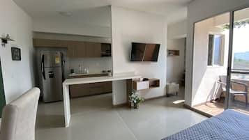 3 bedrooms, desk, iron/ironing board, travel crib