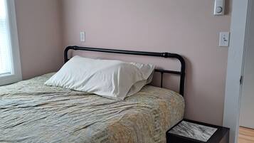 2 bedrooms, desk, free WiFi, bed sheets