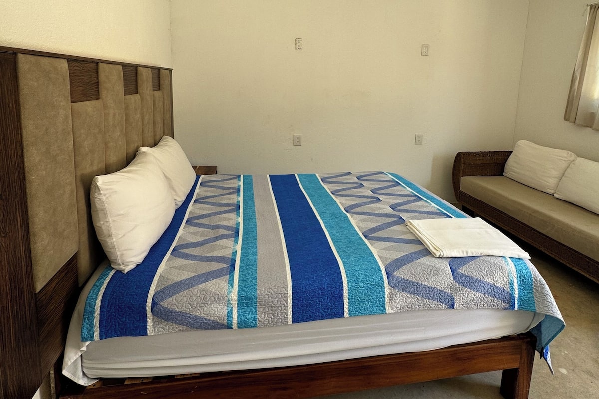 Arica (Private Room, Shared Bathroom) | WiFi (無料)