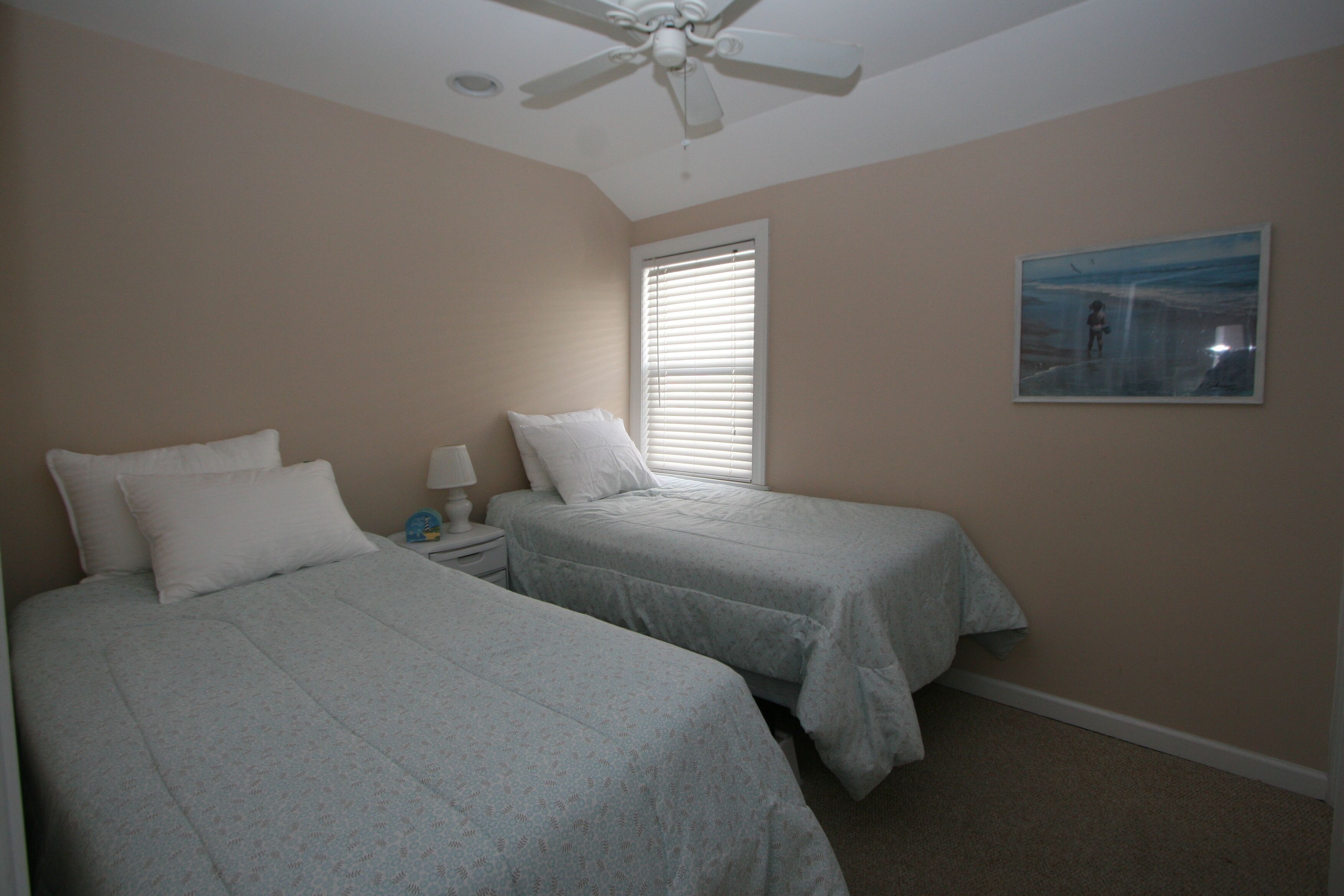 Charming 3-bedroom beach house with AC and WiFi in lovely Manasquan