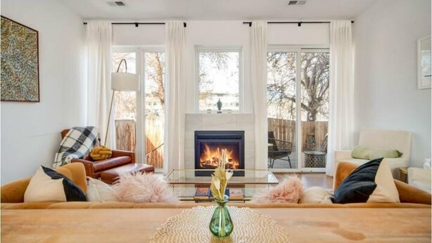 Smart TV, fireplace - Modern Downtown Boulder Home, Rooftop Deck & Flatiron Views (Boulder)