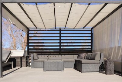 Modern Downtown Boulder Home, Rooftop Deck & Flatiron Views