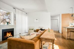 Smart TV, fireplace