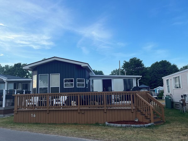 Exterior - Stunning Lakeview Cottage @Sherkston Shores Resort and Camp ground. (Port Colborne)