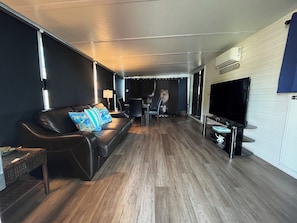 Smart TV, books, stereo